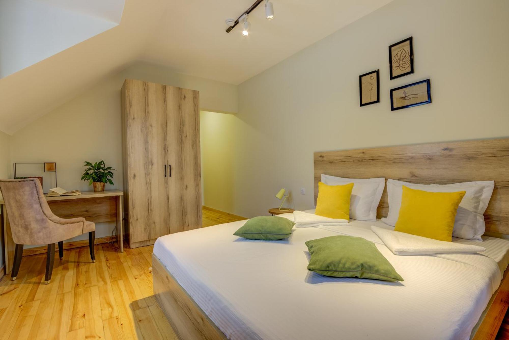 People Guest House Бишкек Екстериор снимка