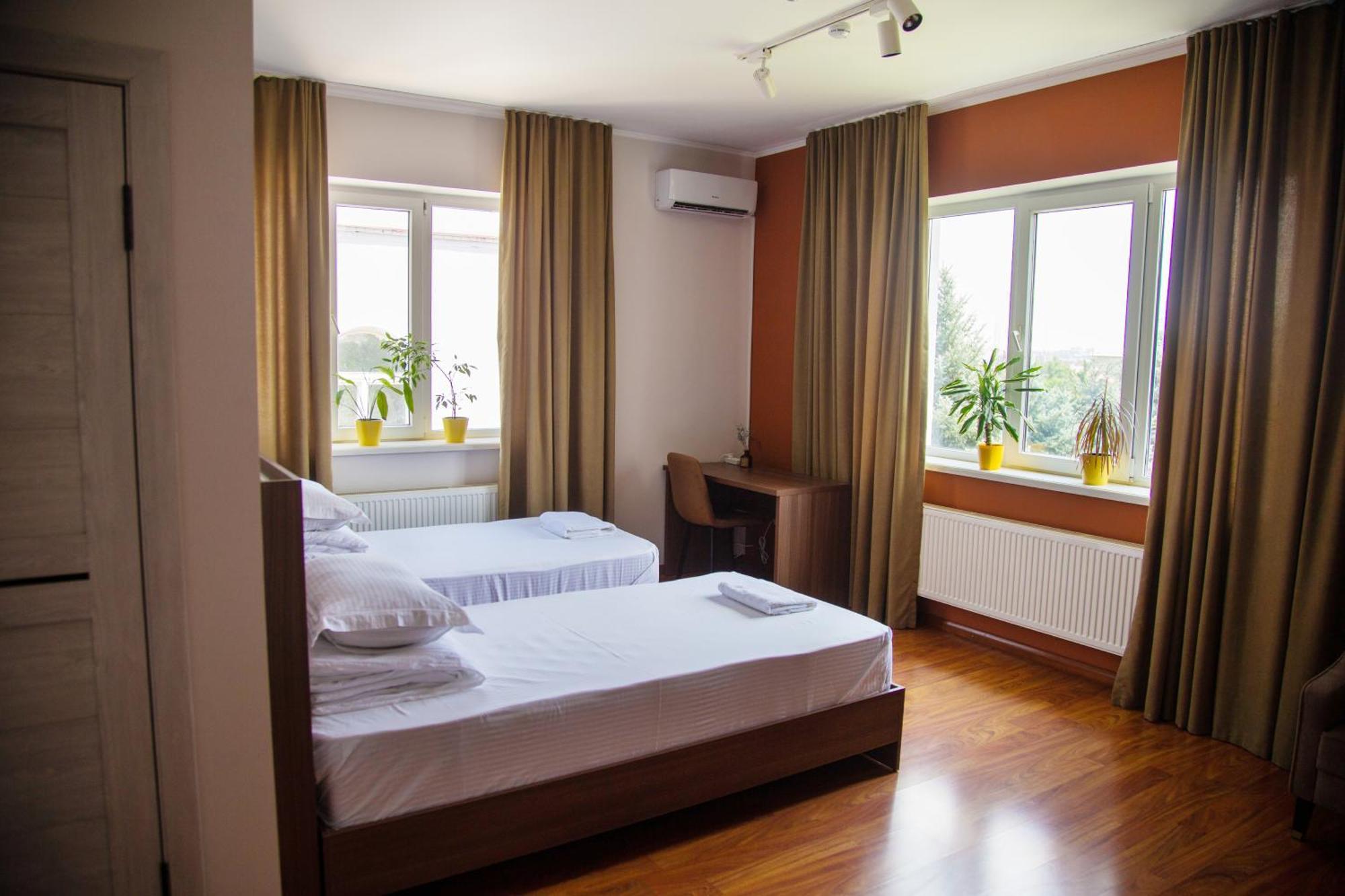 People Guest House Бишкек Екстериор снимка