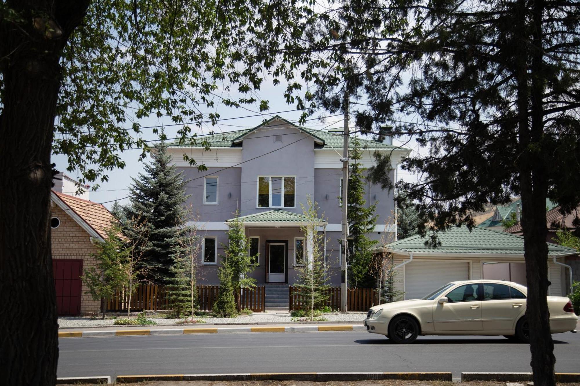 People Guest House Бишкек Екстериор снимка