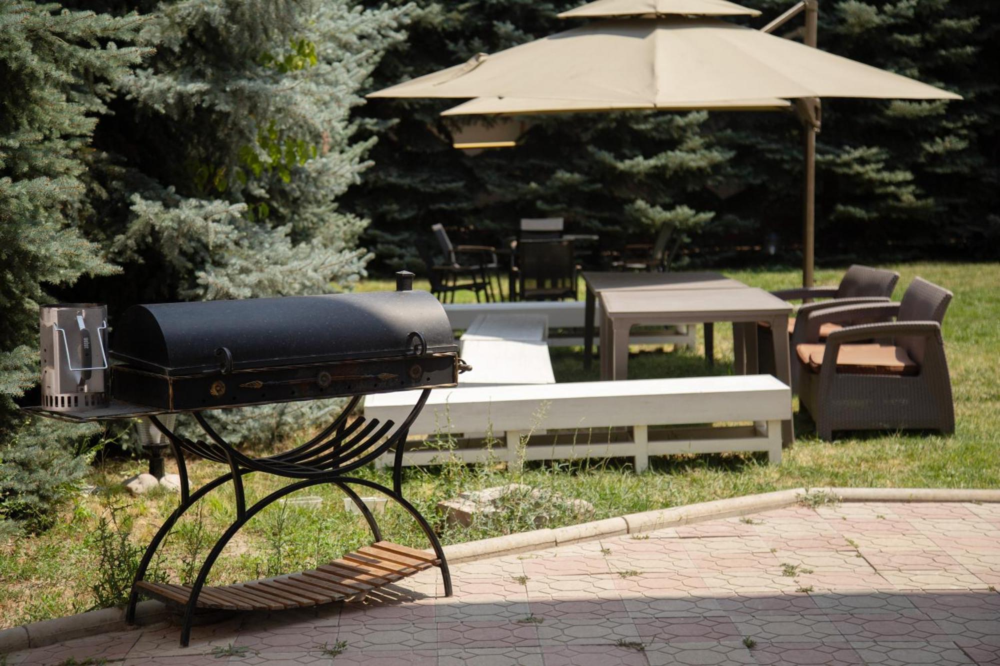 People Guest House Бишкек Екстериор снимка