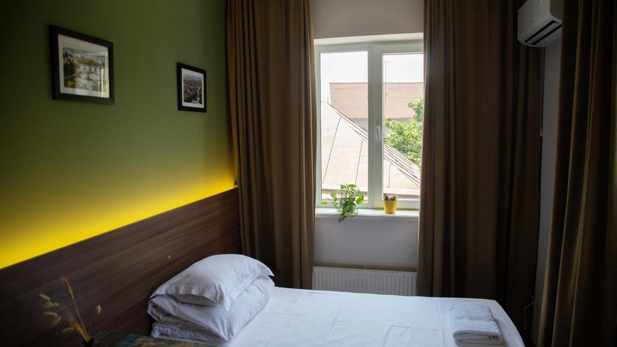 People Guest House Бишкек Екстериор снимка