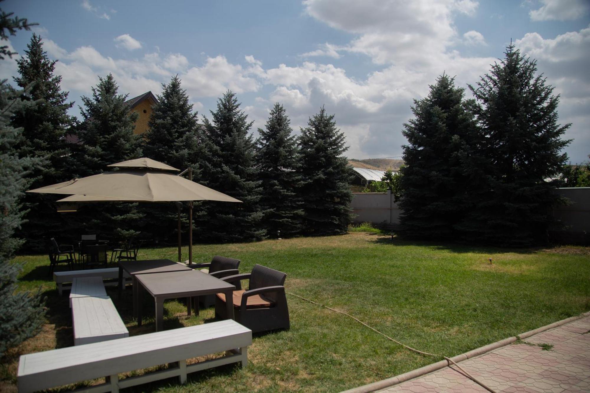 People Guest House Бишкек Екстериор снимка