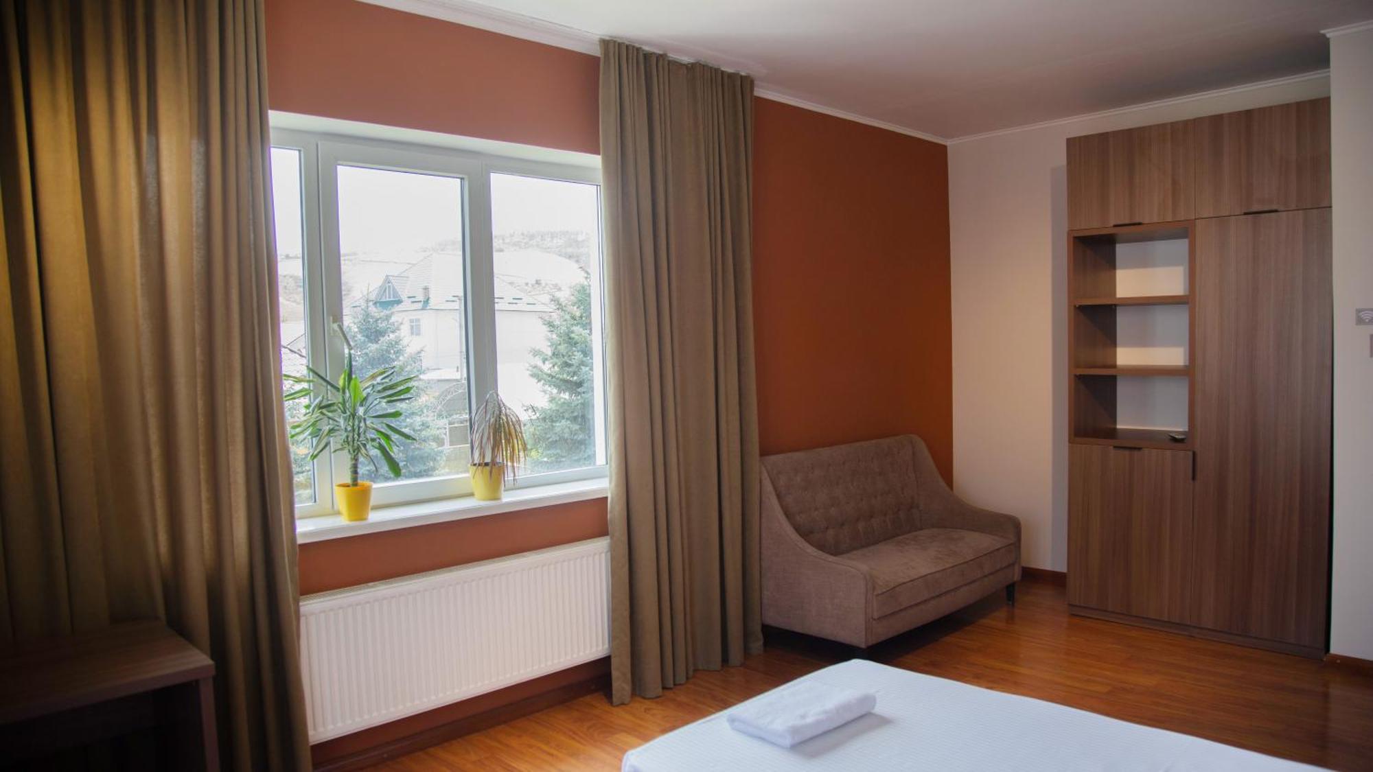 People Guest House Бишкек Екстериор снимка