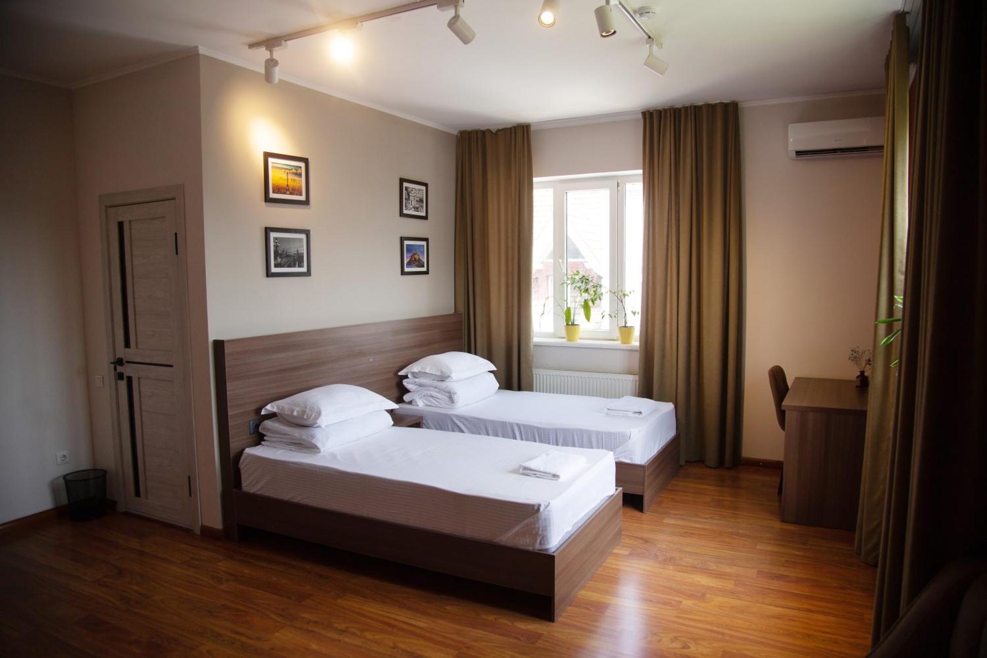 People Guest House Бишкек Екстериор снимка