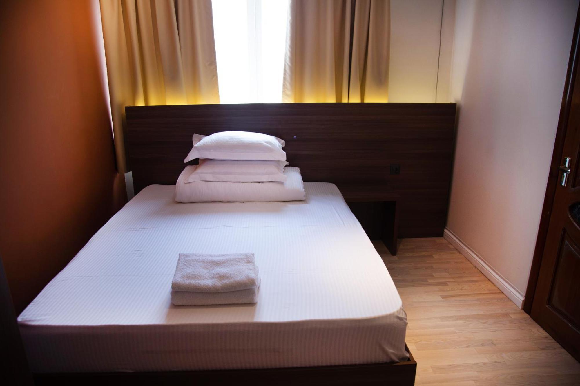 People Guest House Бишкек Екстериор снимка