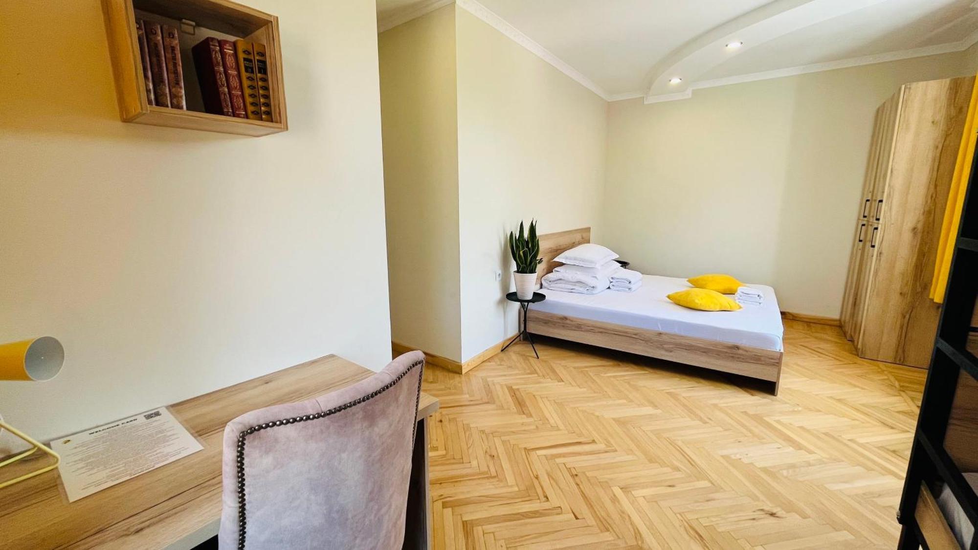 People Guest House Бишкек Екстериор снимка
